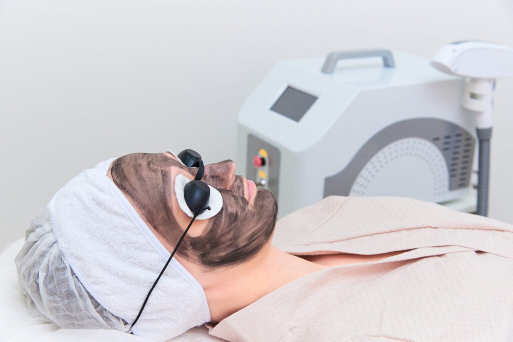 Carbon Laser Peel vs Hollywood Laser Peel: Which Skin Treatment Works Best in Dubai?